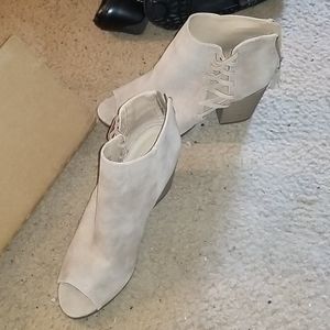 Women's 10 open toed, chunky heels. Zip in back